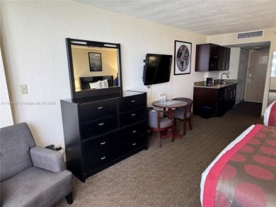 LIVE AT THE MARCO POLO HOTEL RIGHT ON SCENIC AVENTURA'S BEACH!!!