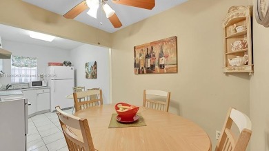 Well kept condo 1 bedroom 2 bathrooms in the heart of Hollywood