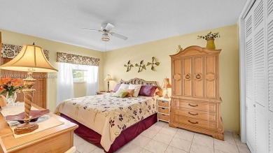 Well kept condo 1 bedroom 2 bathrooms in the heart of Hollywood