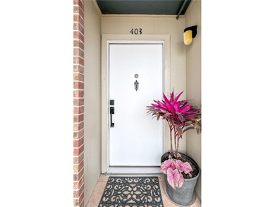 Gorgeous waterfront property located in the prestigious Catalina