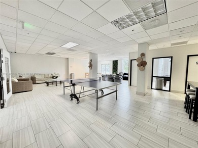 Prime Sunny Isles location! Spacious 1 bed, 1 bath condo with