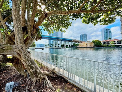 Prime Sunny Isles location! Spacious 1 bed, 1 bath condo with