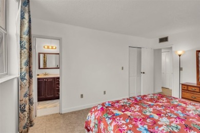 Motivated seller--bring all offers! This well-maintained 2-bed