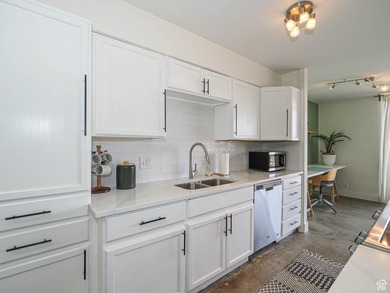 Priced to move & packed with comfort & convenience, this is your