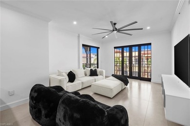 *EXTREMELY RARE* FASHION DRIVE FULLY REMODELED CONDO! Welcome to