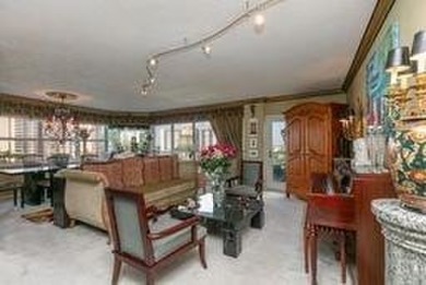 FULLY FORNSHED WITH A FEW EXPECTIONS! BEACH RESORT LIVING