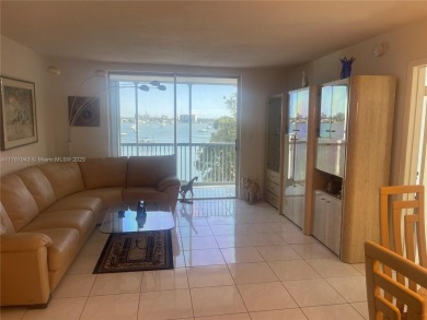 CORNER 2BED/2BATH SPACIOUS UNIT WITH PANORAMIC WATER VIEW