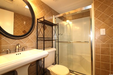 This 2BR/2BA condominium is located in the Palace Resort, an