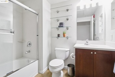 Enjoy luxury living in the heart of Emeryville! Beautiful 1