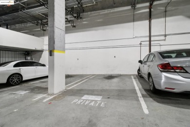 Enjoy luxury living in the heart of Emeryville! Beautiful 1