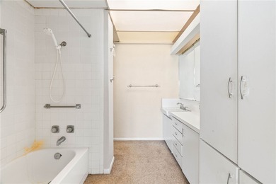 Beautiful one bedroom one bathroom condo in a great location!