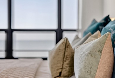 One or more photo(s) has been virtually staged. This is more