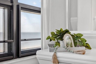 One or more photo(s) has been virtually staged. This is more