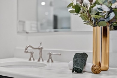 One or more photo(s) has been virtually staged. This is more