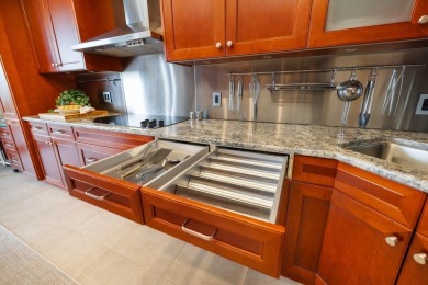 One or more photo(s) has been virtually staged. This is more