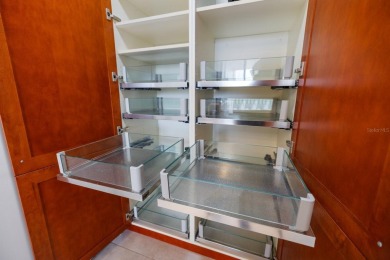 One or more photo(s) has been virtually staged. This is more