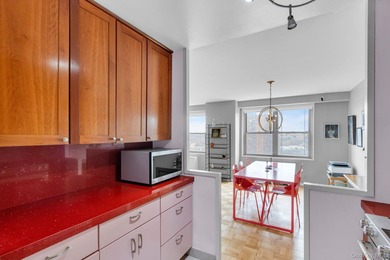 Spacious 2BR/2BA at the Winston Churchill with breathtaking