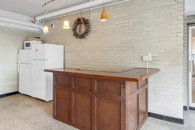 Spacious 2BR/2BA at the Winston Churchill with breathtaking