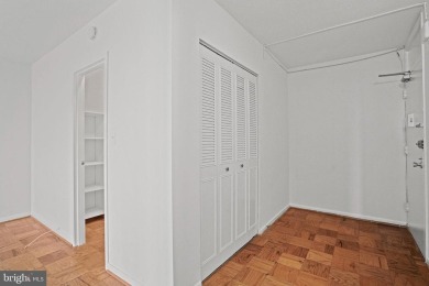 ALL UTILITIES INCLUDED Live in Style at the Center of It All -