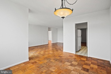 ALL UTILITIES INCLUDED Live in Style at the Center of It All -