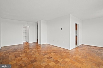 ALL UTILITIES INCLUDED Live in Style at the Center of It All -