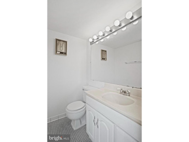 ALL UTILITIES INCLUDED Live in Style at the Center of It All -