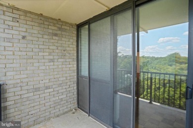 ALL UTILITIES INCLUDED Live in Style at the Center of It All -