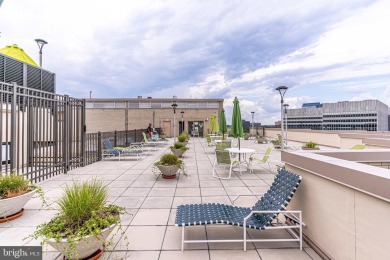 ALL UTILITIES INCLUDED Live in Style at the Center of It All -