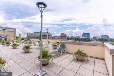 ALL UTILITIES INCLUDED Live in Style at the Center of It All -