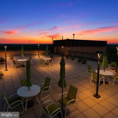 ALL UTILITIES INCLUDED Live in Style at the Center of It All -