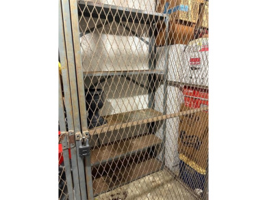 Beautiful spacious split plan 2 bedroom, 2 full bath condo with