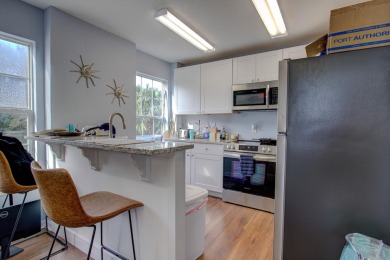 This fully occupied mixed use quadplex is an 7.75% cap rate and