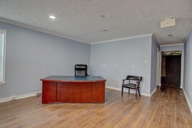 This fully occupied mixed use quadplex is an 7.75% cap rate and