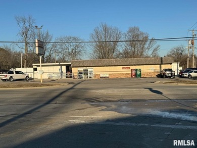 Excellent Location on Hwy 37 North edge of Mt. Vernon