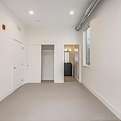 Enjoy this urban space in one of the best locations in downtown