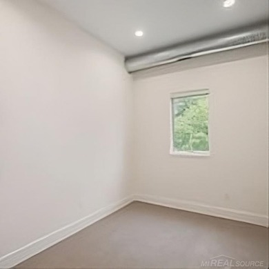 Enjoy this urban space in one of the best locations in downtown