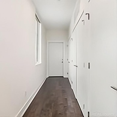 Enjoy this urban space in one of the best locations in downtown