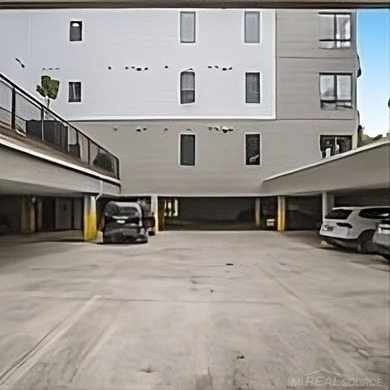 Enjoy this urban space in one of the best locations in downtown