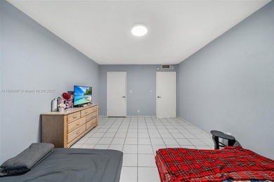 Beautifully maintained 1-bedroom, 1-bathroom condo with 770 sq