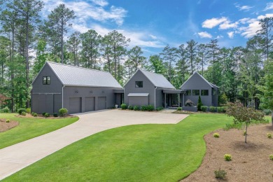 You'll find classic elegance in this transitional-style lake