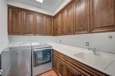 TOP FLOOR RESIDENCE AVAILABLE! LOCATION & LUXURY MEET IN THIS