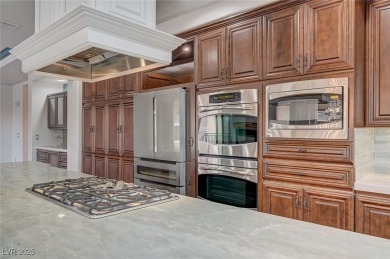 TOP FLOOR RESIDENCE AVAILABLE! LOCATION & LUXURY MEET IN THIS