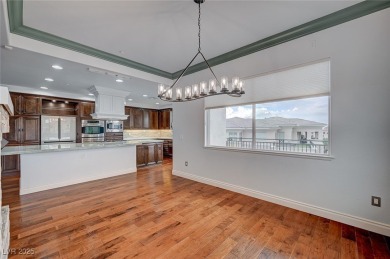 TOP FLOOR RESIDENCE AVAILABLE! LOCATION & LUXURY MEET IN THIS