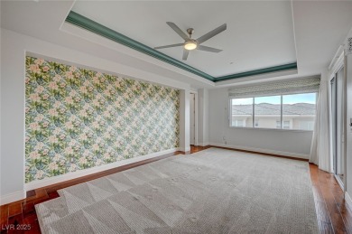 TOP FLOOR RESIDENCE AVAILABLE! LOCATION & LUXURY MEET IN THIS