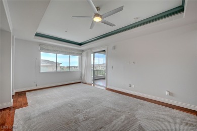 TOP FLOOR RESIDENCE AVAILABLE! LOCATION & LUXURY MEET IN THIS