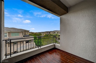 TOP FLOOR RESIDENCE AVAILABLE! LOCATION & LUXURY MEET IN THIS