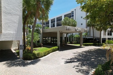 Spacious 2BD/2BA Condo with Pool View & Investment