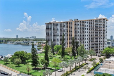 Corner Large 1,789 sqft Wraparound Balcony Spectacular Lake, Bay