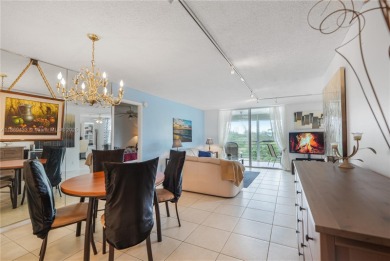 East Boca at Boca Teeca, 1 mile to the beach. Bright 1,300 SF