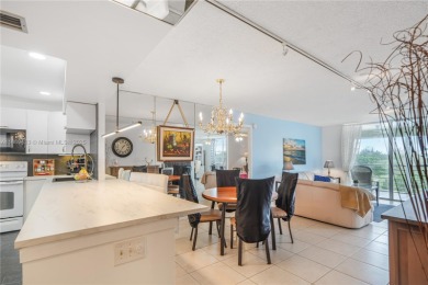 East Boca at Boca Teeca, 1 mile to the beach. Bright 1,300 SF